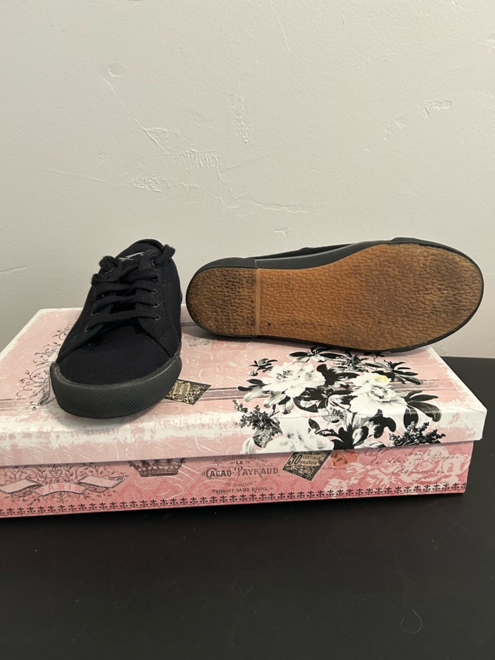 Reebok Men’s Black Low-Top Canvas Sneakers - Picture 5 of 5